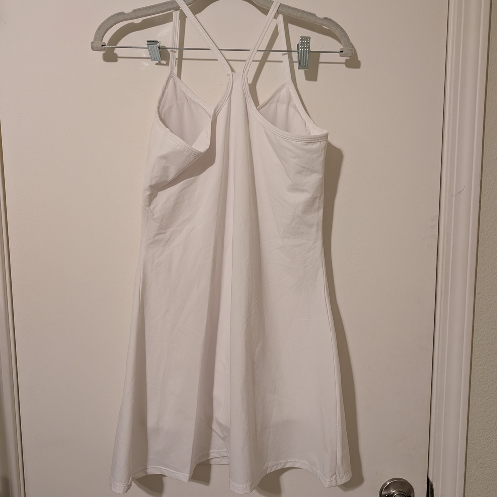 Elegant White Sleeveless Tennis Dress - Picture 5 of 5